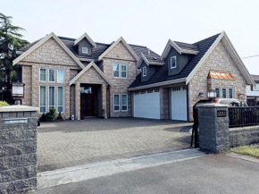 Separate 1 Bedroom suite with kitchen in seaside house